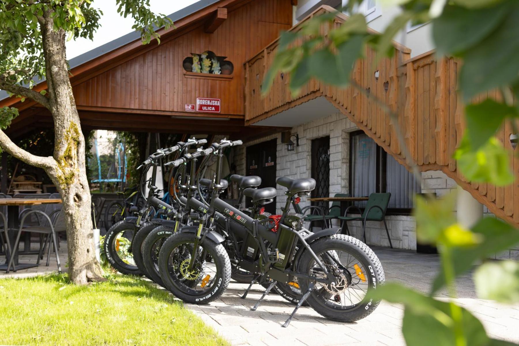 Gostisce Pri Dveh Petelinih Hotel เบลด ภายนอก รูปภาพ