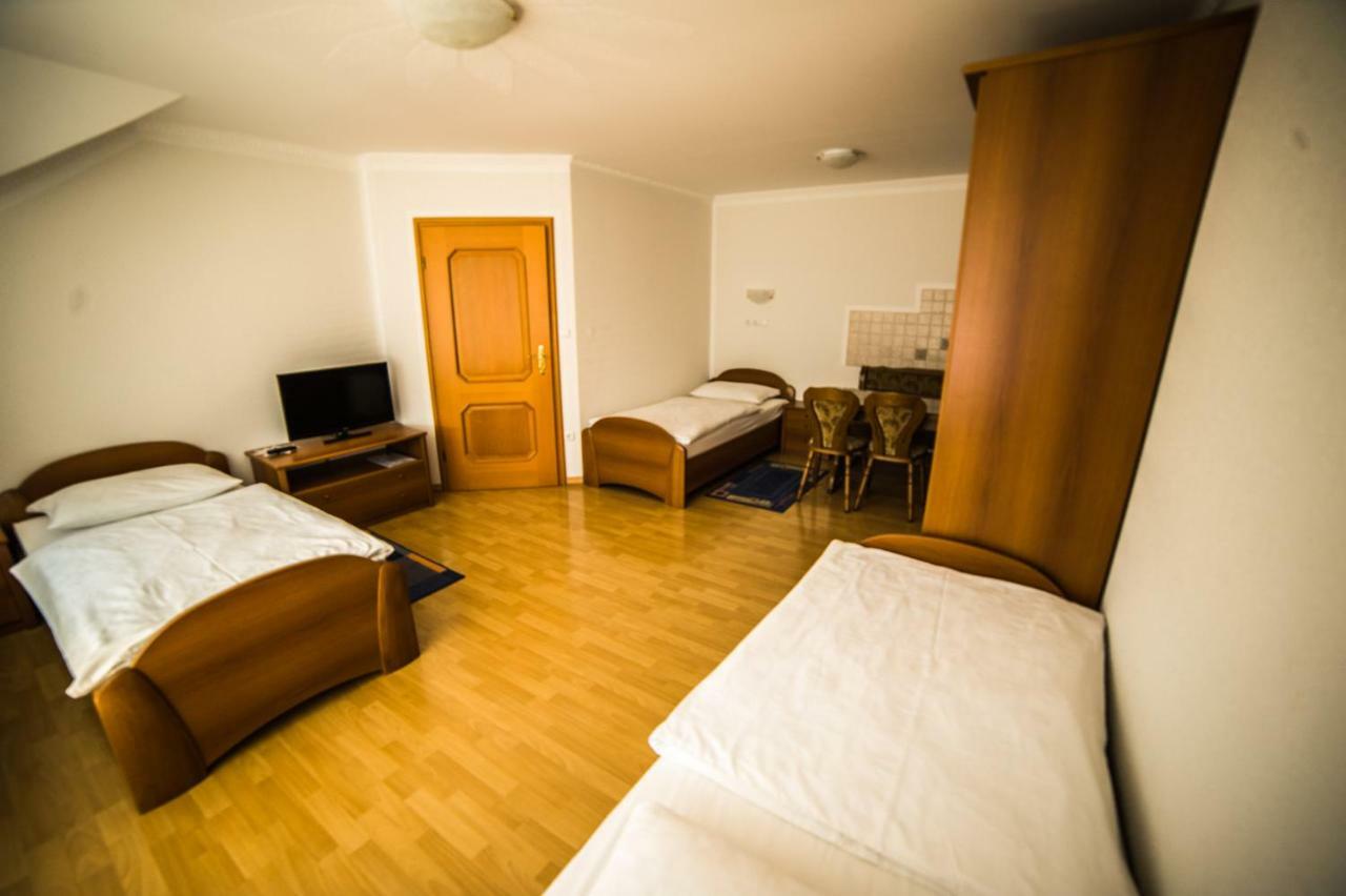 Gostisce Pri Dveh Petelinih Hotel เบลด ภายนอก รูปภาพ